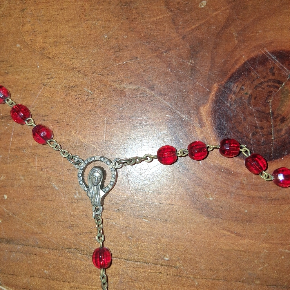 Vintage Red Glass Rosary With Crucifix Marked Italy - Picture 3 of 7